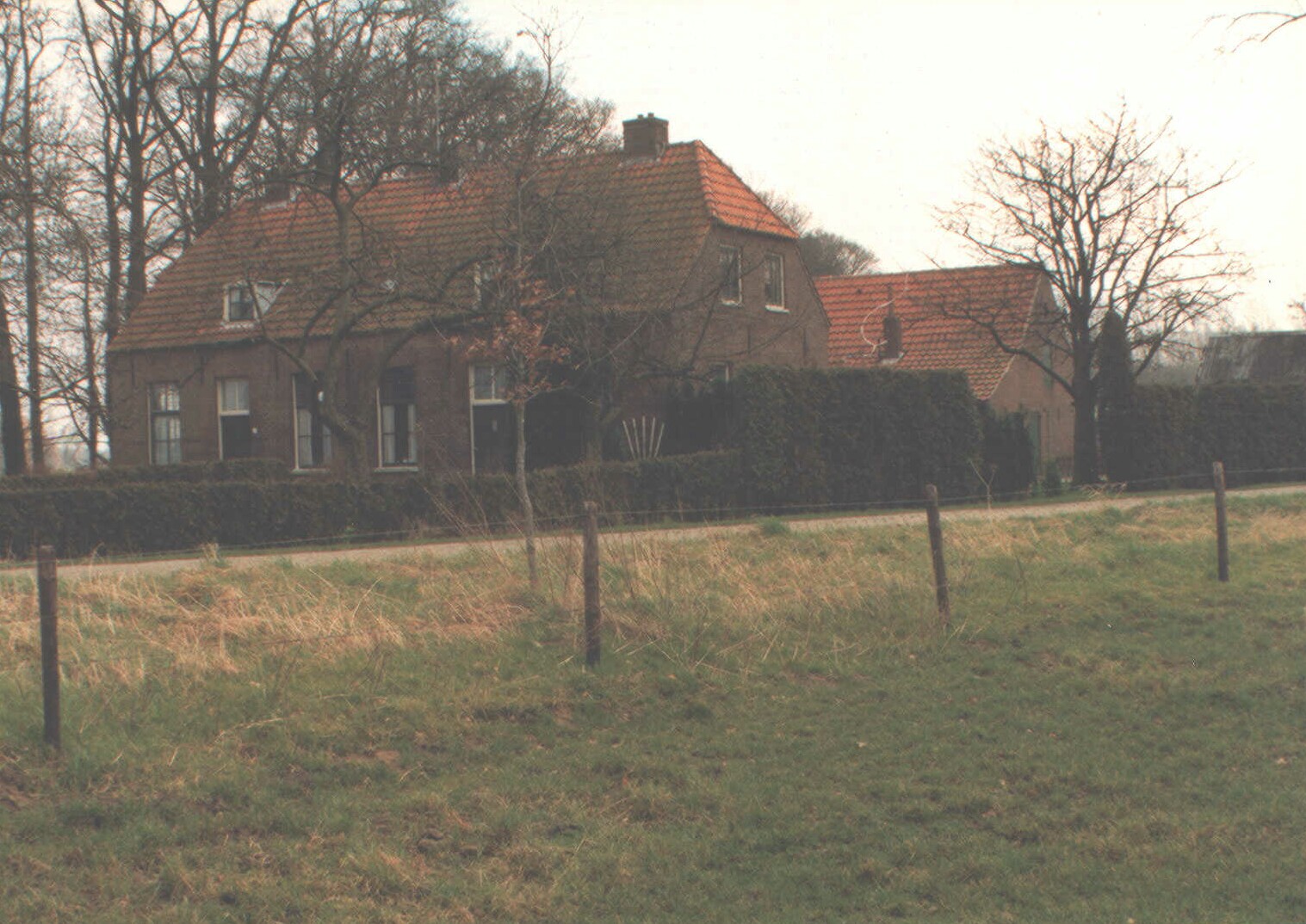 het ouderlijk huis herbouwd op de restanten van de door brand verwoeste olde schole.